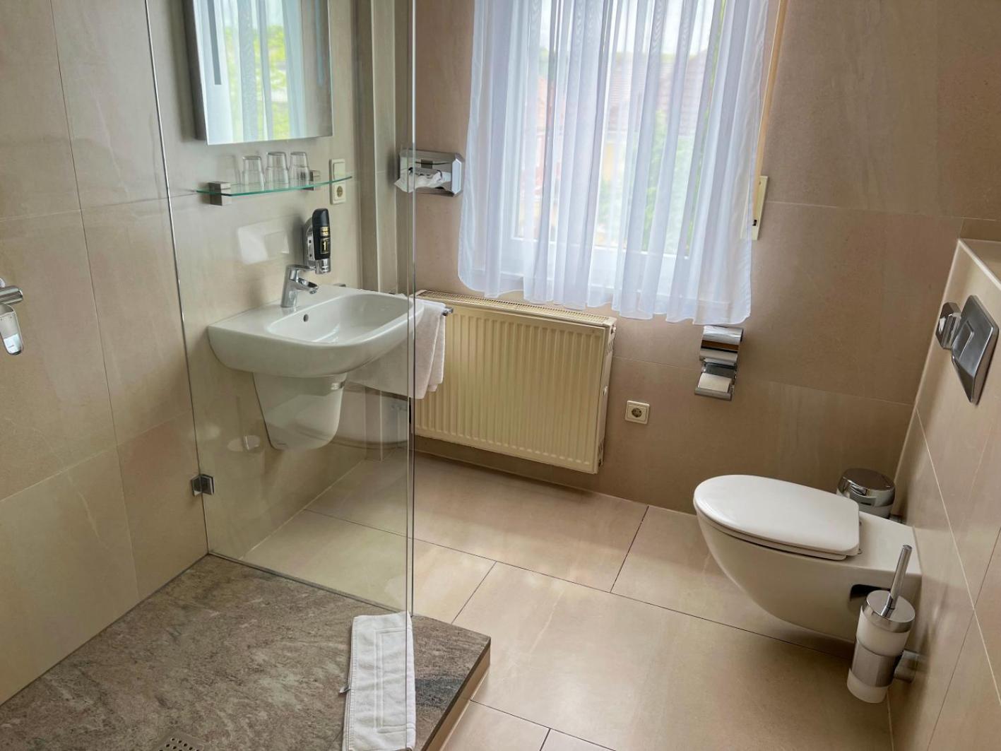 Hotel-Restaurant Zum Kirschbaum Rottendorf Экстерьер фото