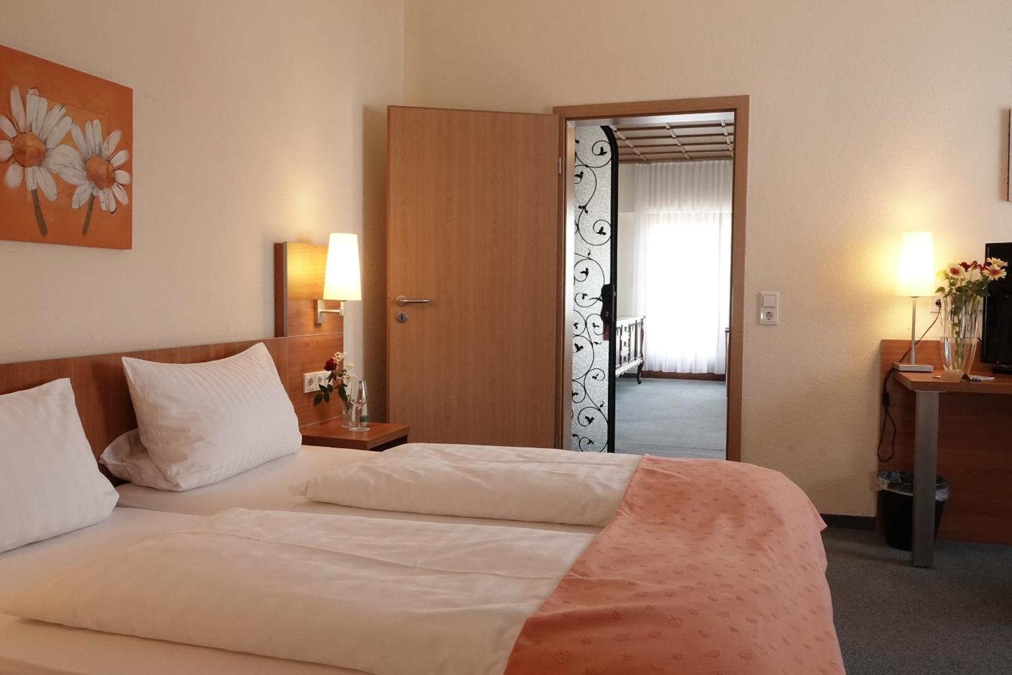 Hotel-Restaurant Zum Kirschbaum Rottendorf Экстерьер фото